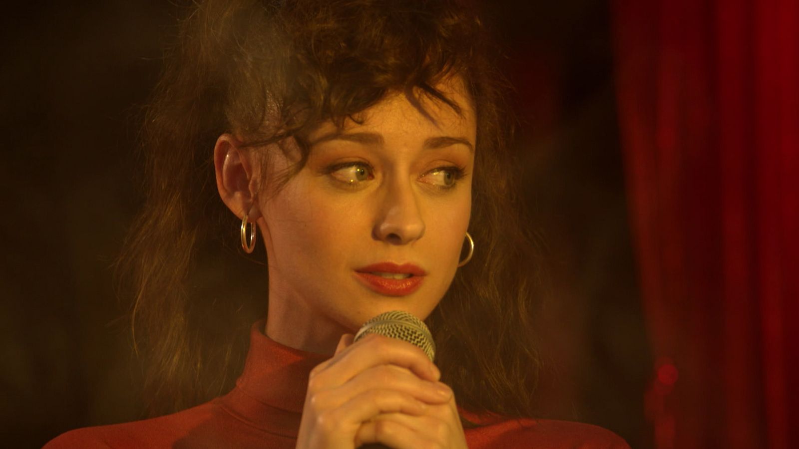 Cuéntame cómo pasó - Karina canta 'Como yo te amo'