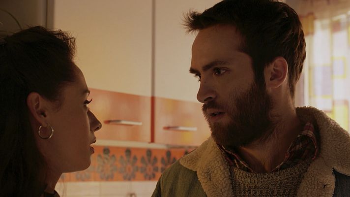 Cuéntame cómo pasó - Carlos recibe la noticia del disparo a María