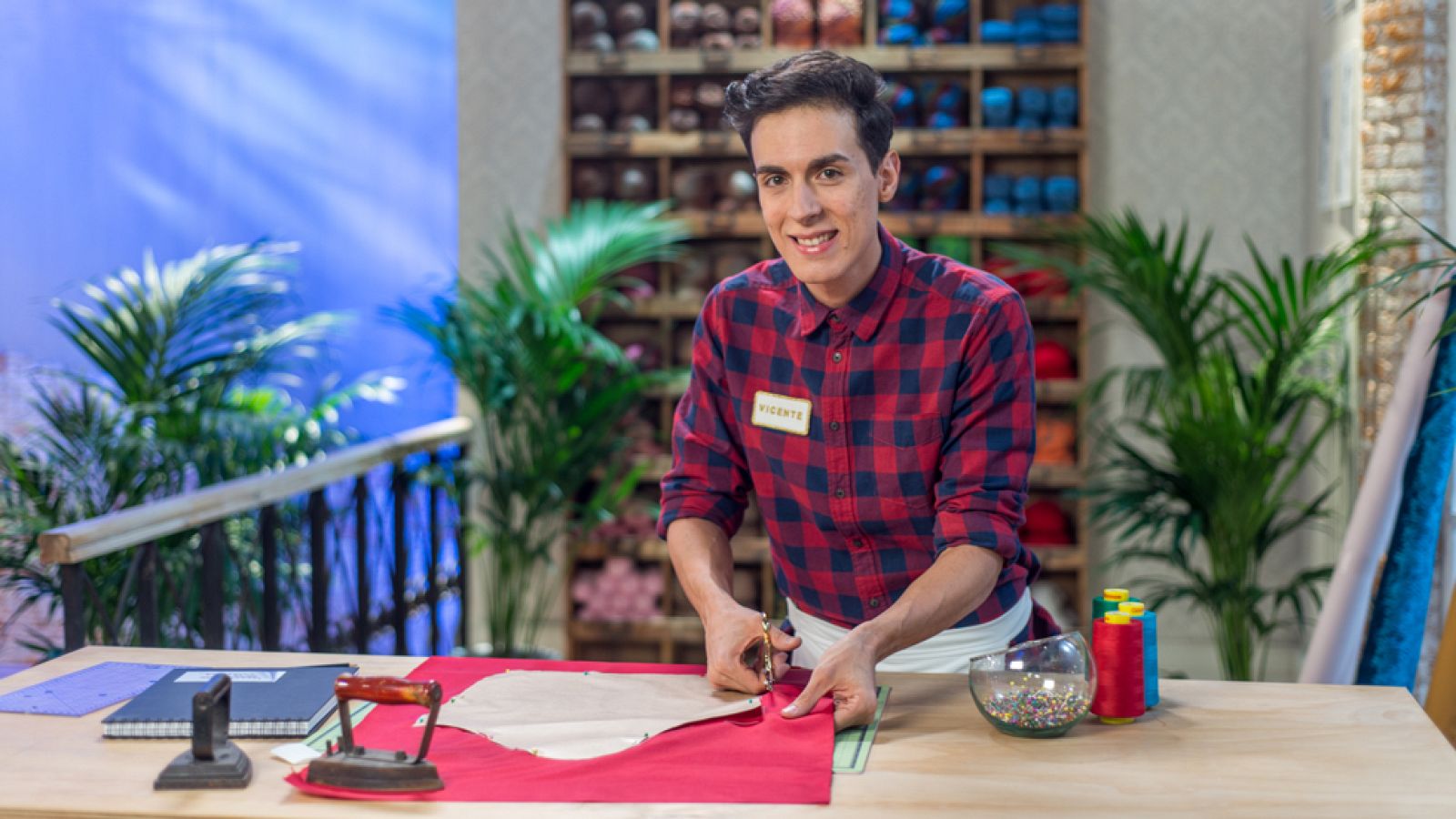 Maestros de la Costura - Vicente, religioso y solidario - RTVE.es - Maestros de la costura | Ver