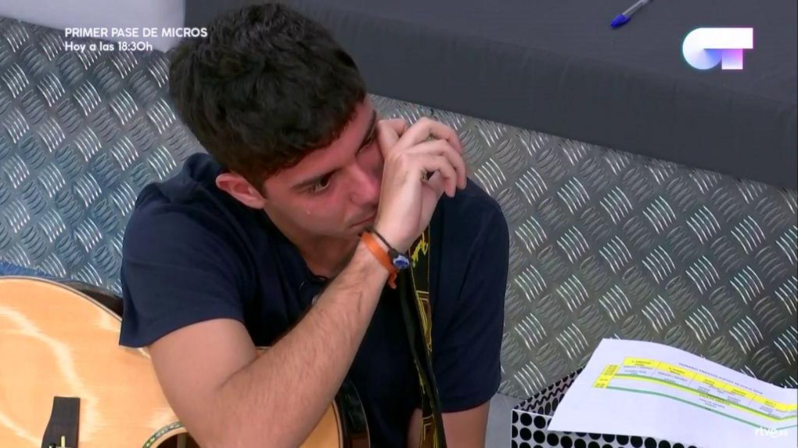 Alfred se derrumba con Manu Guix