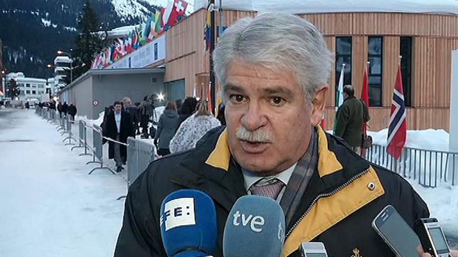 Dastis asegura que España aplicará "el principio de reciprocidad" a Venezuela