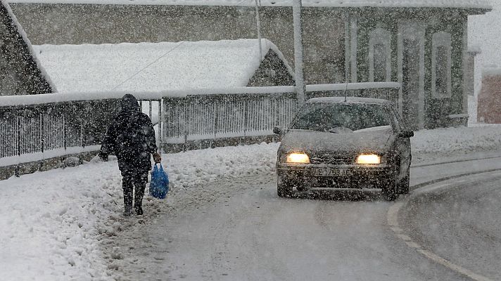 Telediario 1 - 38 provincias de España en alerta por fuertes vientos, fenómenos costeros y nevadas