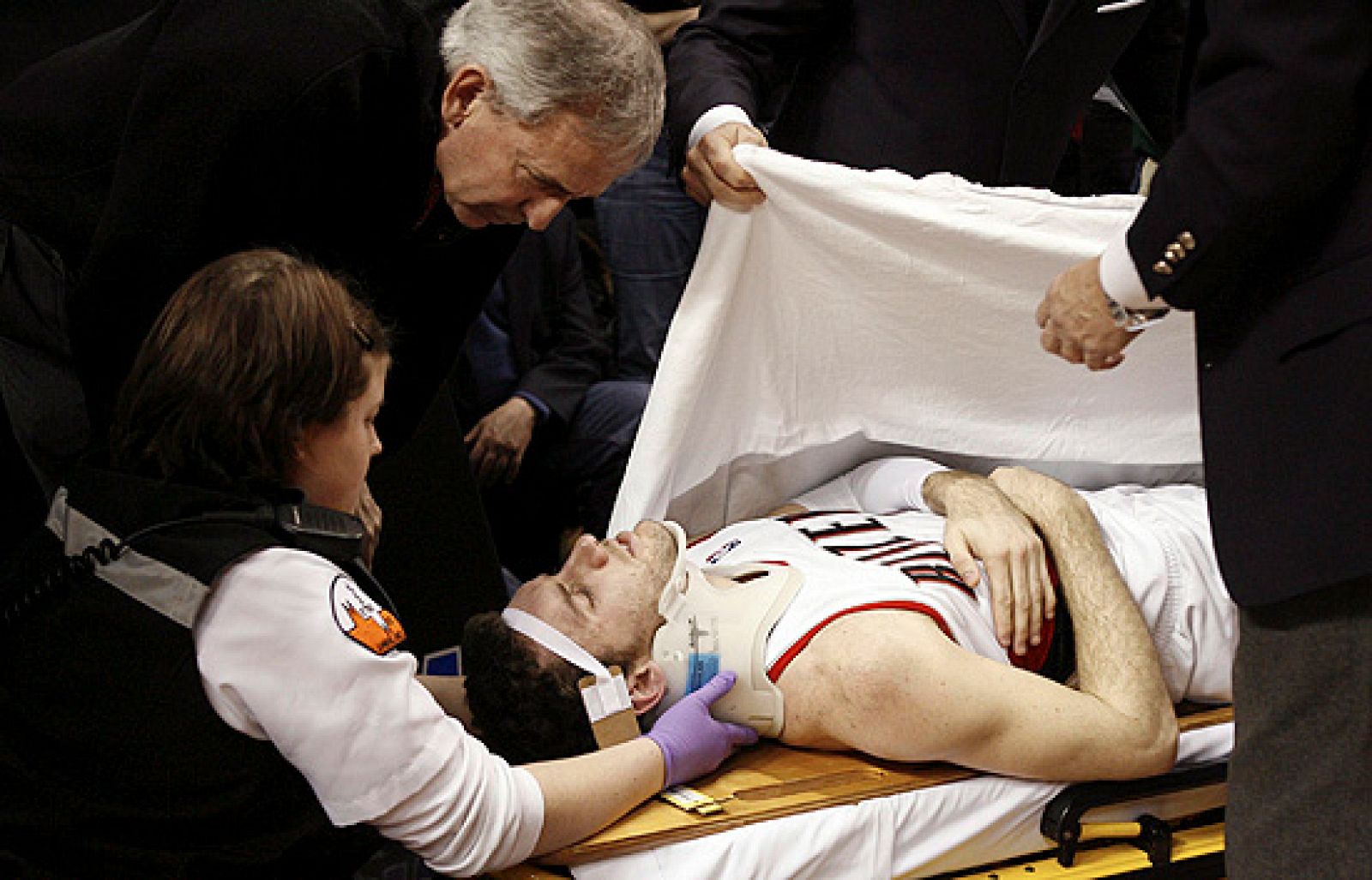 Trevor Ariza se convirtió en el malo del partido entre los Laker y Portland, tras interponerse en el camino de Rudy.