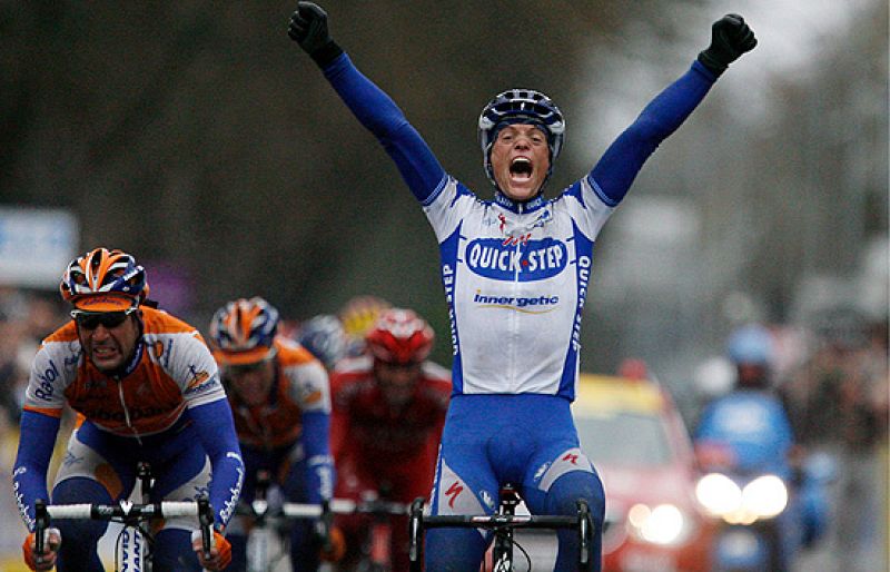 El francés Sylvain Chavanel se ha llevado la tercera etapa de la París-Niza y desplaza a Contador del liderato.