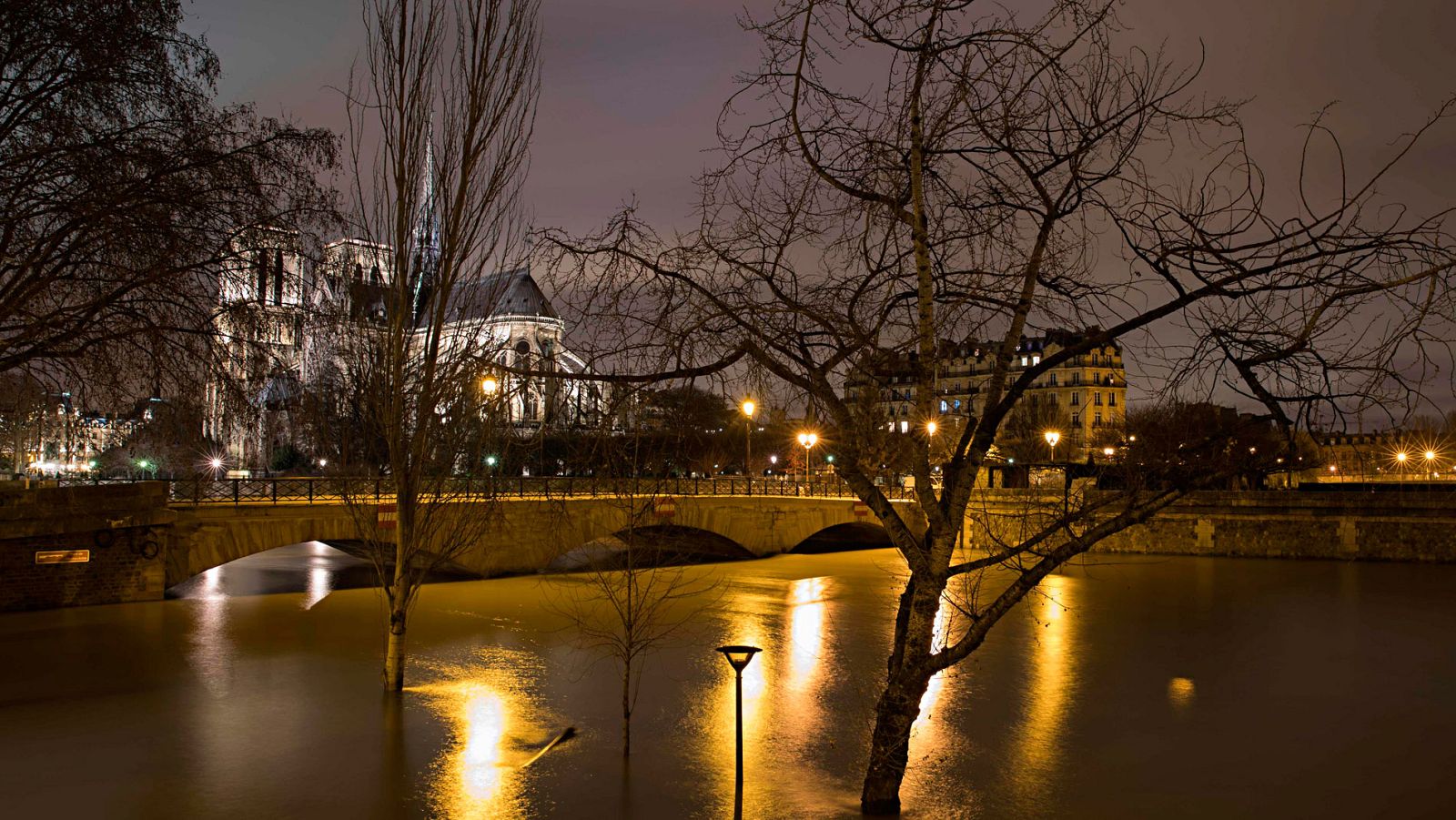 Francia inundaciones - La crecida del Sena se estabiliza en París, pero la región sigue sufriendo las inundaciones | Ver