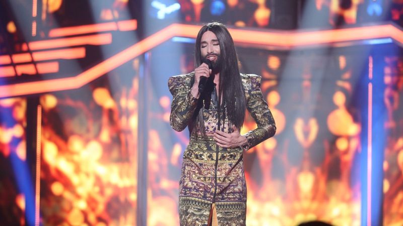 Operacin Triunfo - Conchita Wurst canta 'Rise like a phoenix' en la Gala Eurovisin de OT