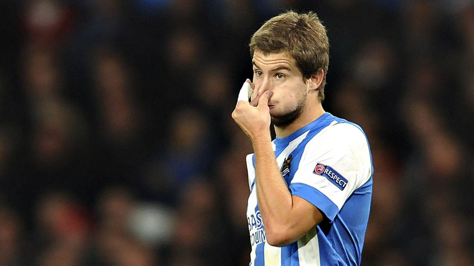 Iñigo Martínez, hasta este martes jugador de la Real Sociedad, ha fichado por el Athletic Club tras abonar en la Liga de Fútbol Profesional los 32 millones de euros de la cláusula de rescisión del central internacional, según ha informado el club bil