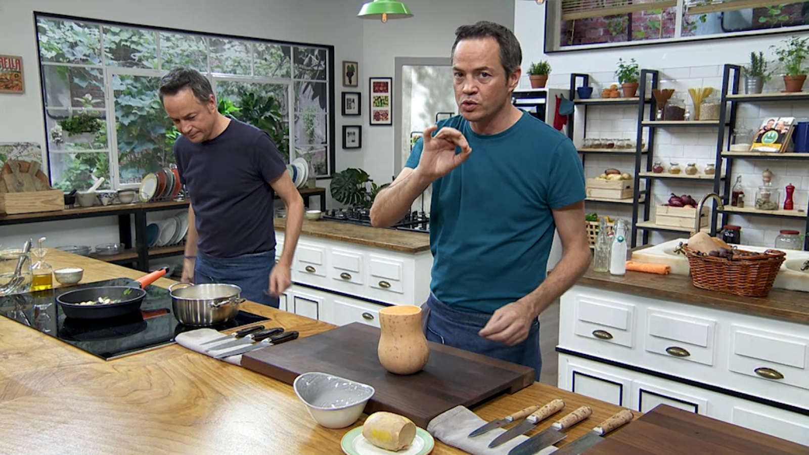 Torres en la cocina - Crema de castañas y canelones de cabracho - ver ahora