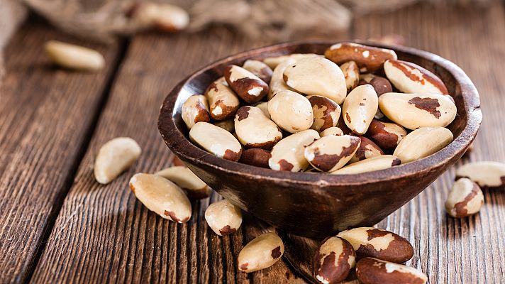 Otros documentales - Comida al descubierto: GMS, nueces de Brasil y flor de sauco