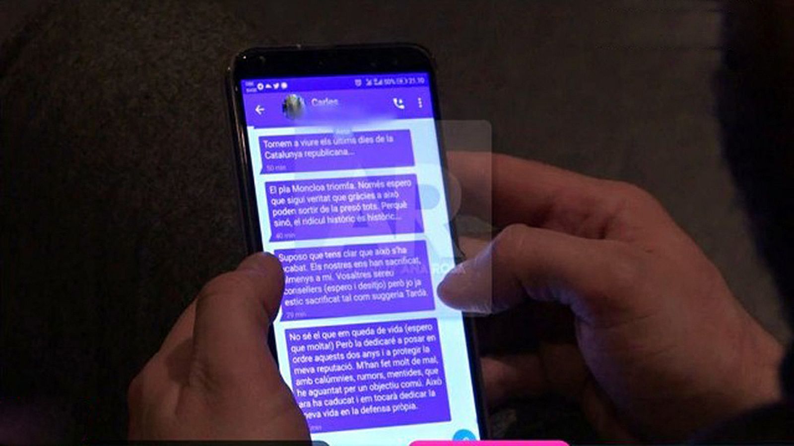 Puigdemont, en un mensaje de móvil a Comín: "Esto se ha terminado, me han sacrificado"