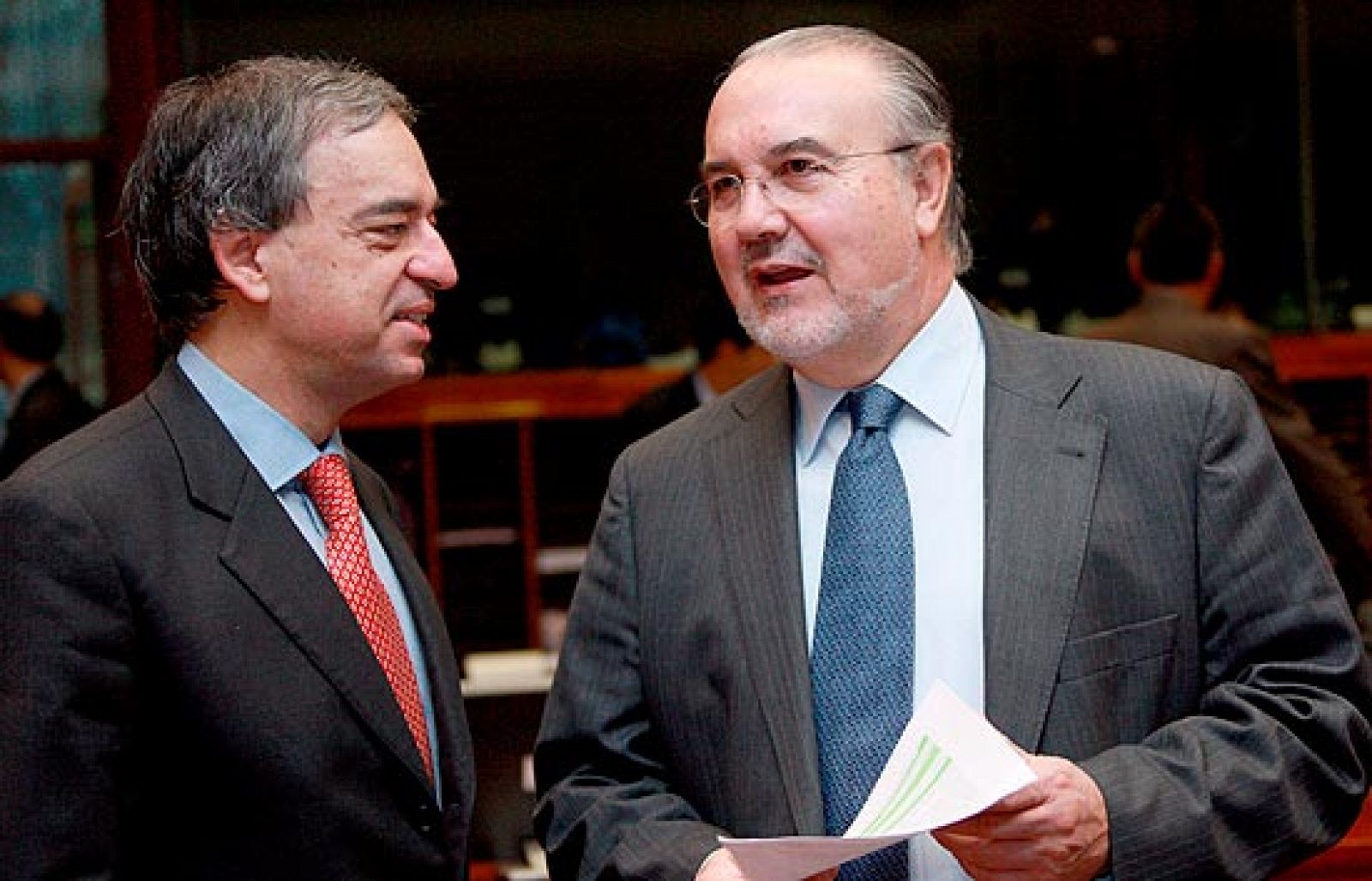 El vicepresidente económico del Gobierno, Pedro Solbes, ha asegurado que no tiene intención de dejar su cargo porque está "cómodo y satisfecho" en el Ministerio.