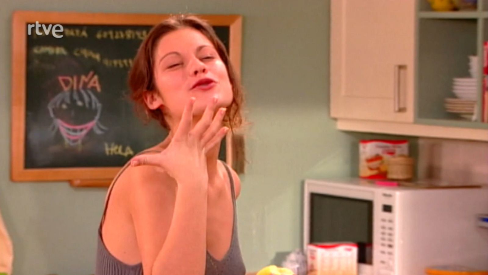 ¡Ala... Dina! - Mascota familiar