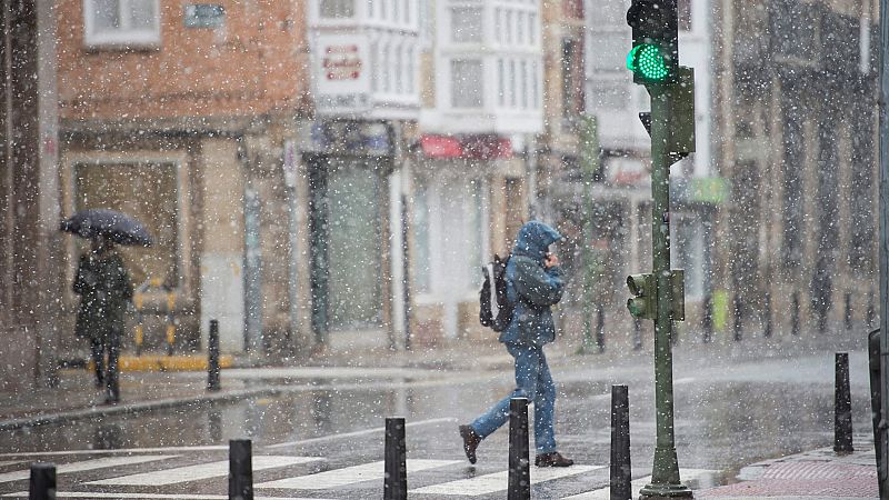 La nieve complica la circulación en las carreteras del norte peninsular