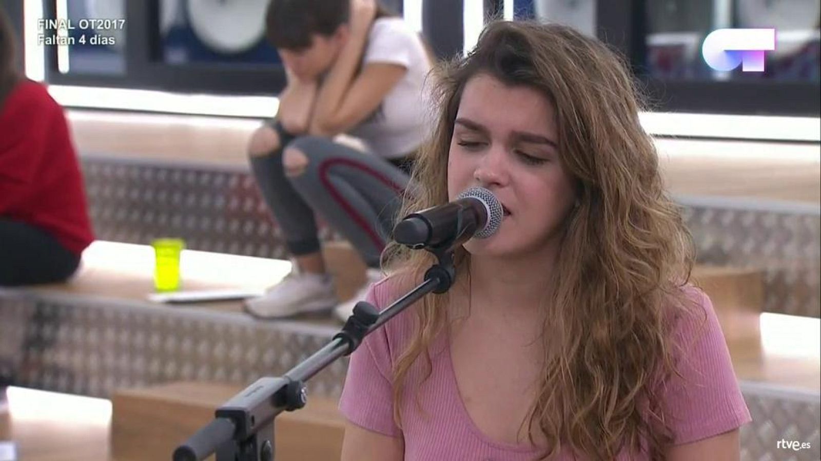 Operación Triunfo - Amaia canta 'Miedo' en el primer pase de micros