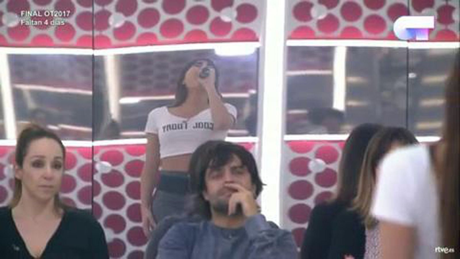 Aitana canta 'Chandelier' en el primer pase de micros