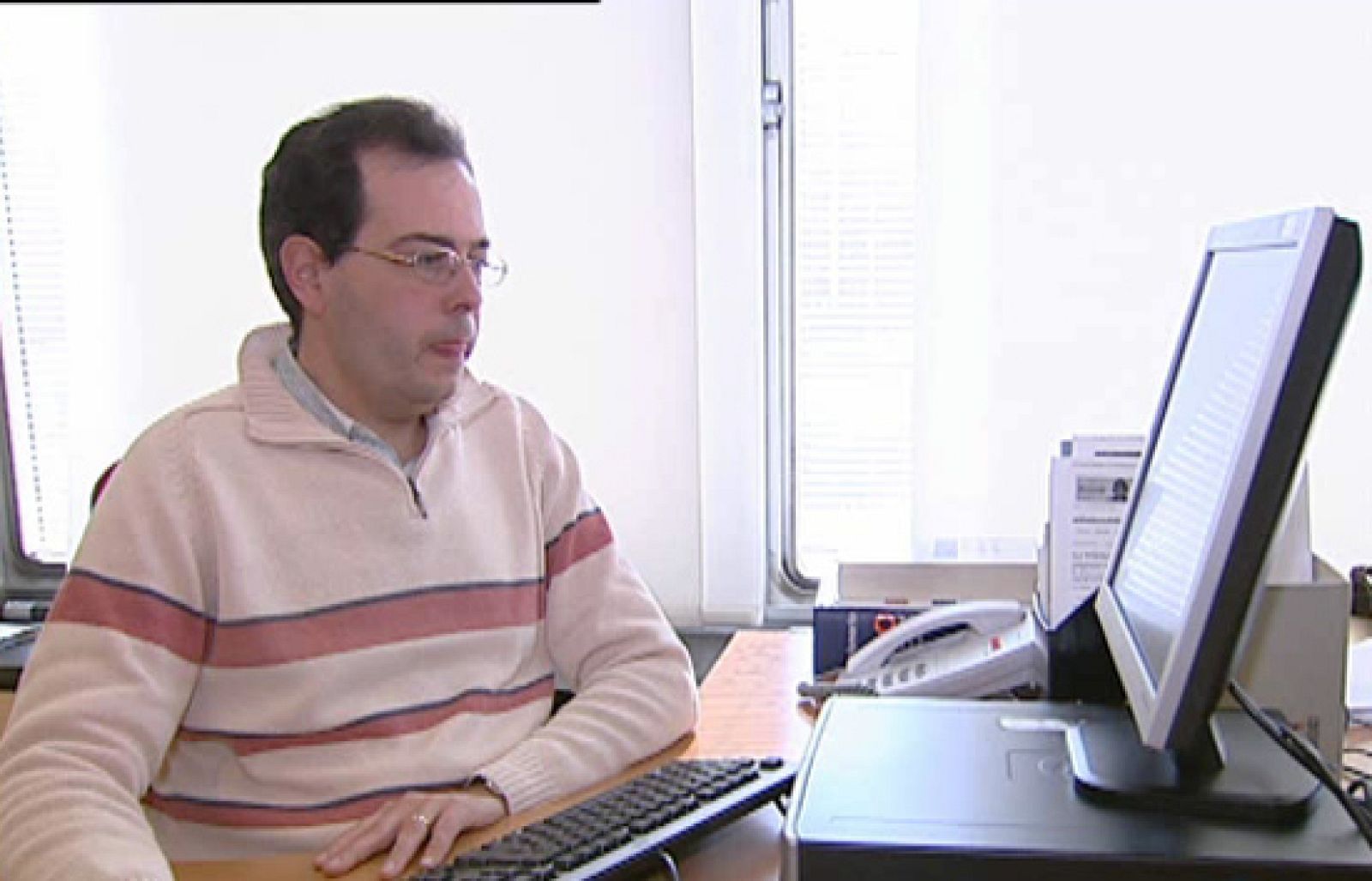 El ciberespacio ayuda también a enriquecer el uso y el estilo de nuestro idioma | Ver