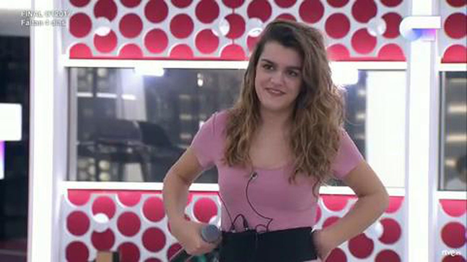 Amaia canta 'Starman' en el primer pase de micros