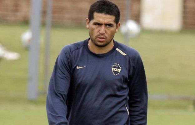  - Maradona borra a Riquelme