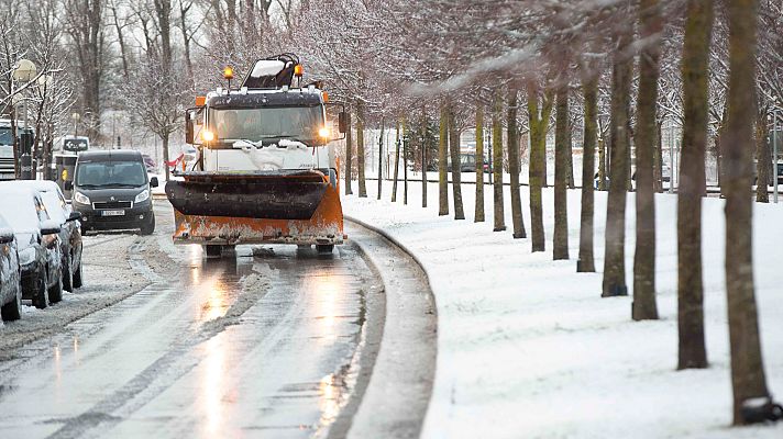 Informativo 24h - Un nuevo temporal de nieve complica la circulación en la mitad norte peninsular