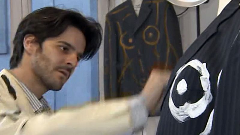 Trajes de corte masculino para reivindicar el feminismo y denunciar la desigualdad