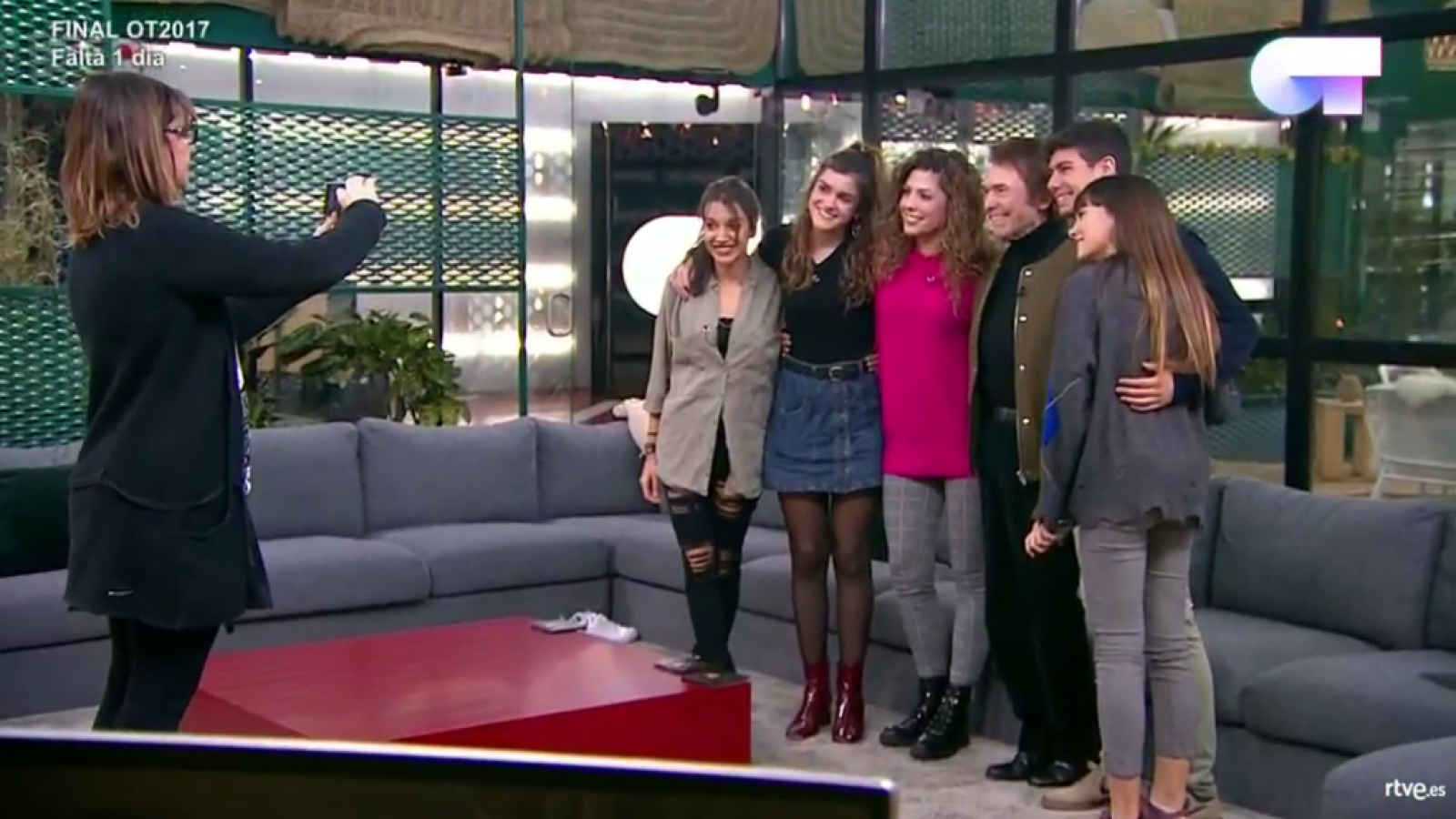 OT 2017 - Raphael visita a los finalistas