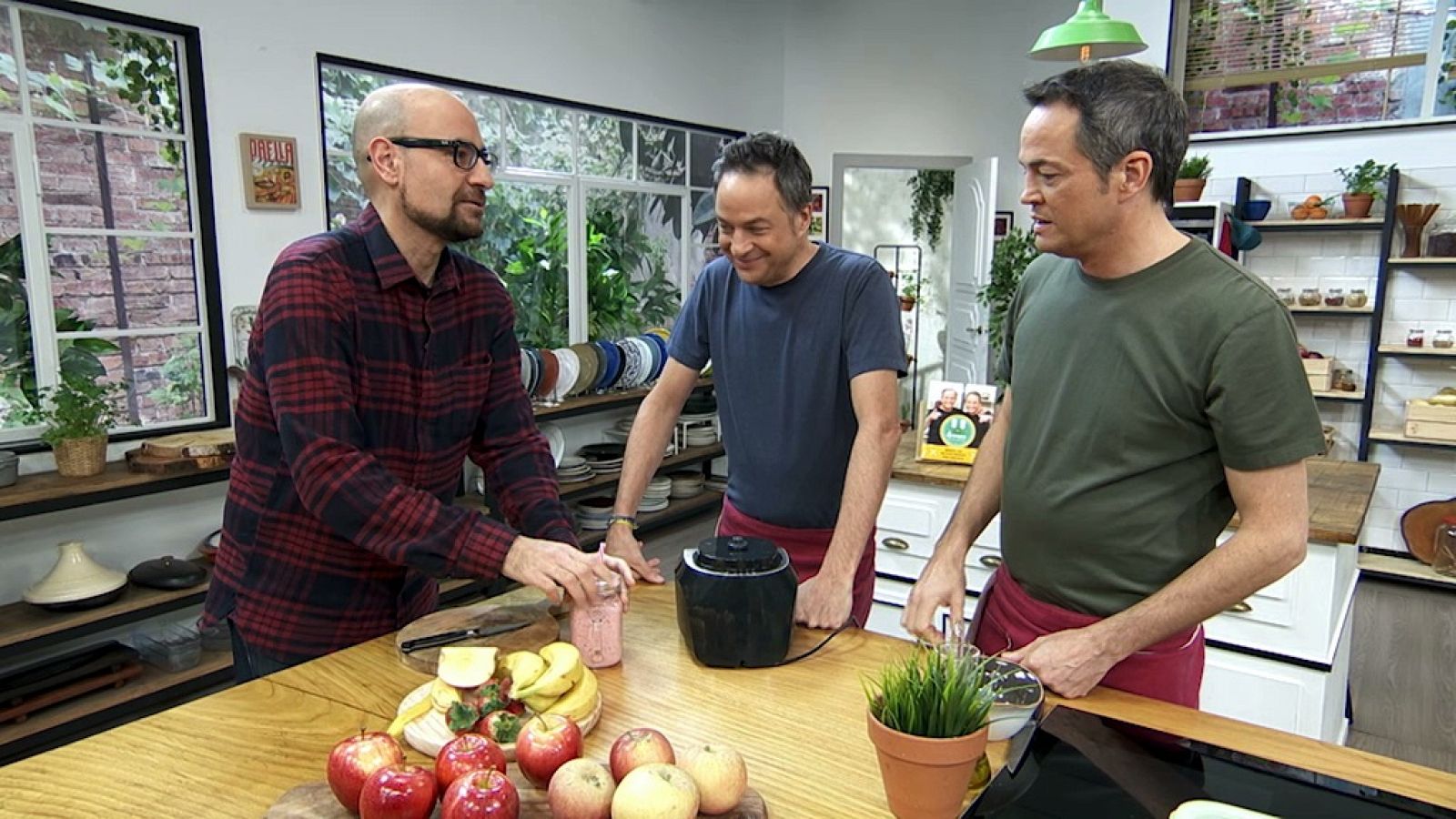 Torres en la cocina - Sopa minestrone y buñuelos de jamón - ver ahora