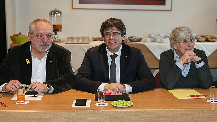 Telediario 1 - JxCat y ERC negocian la fórmula para investir a Puigdemont