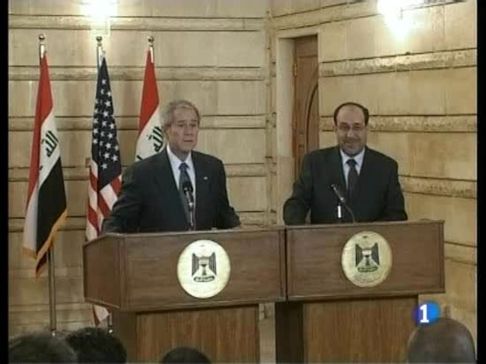 Tres años de cárcel por el "zapatazo" a Bush | Ver