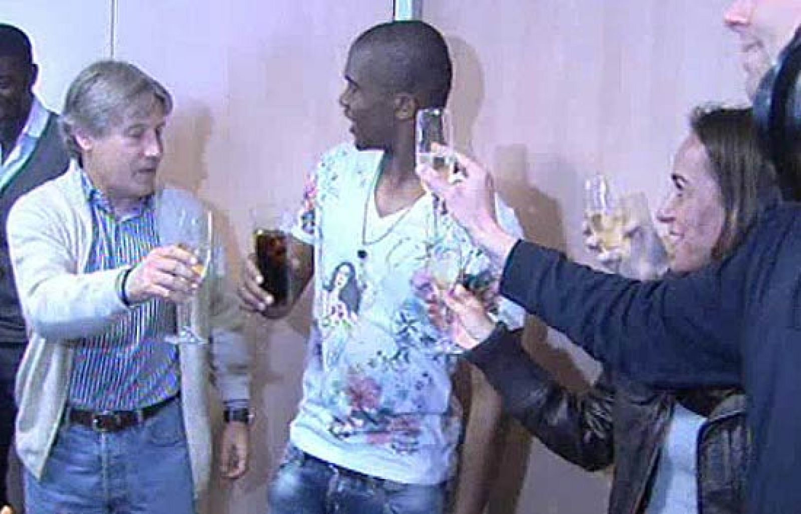 Eto'o brinda por volver a 'mojar' | Ver