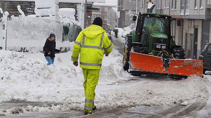 Telediario 1 - La nieve afecta a más de 300 carreteras y deja sin colegio a miles de alumnos de varias provincias