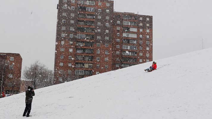 El tiempo - Nevadas en amplias zonas del norte y nordeste de la Península