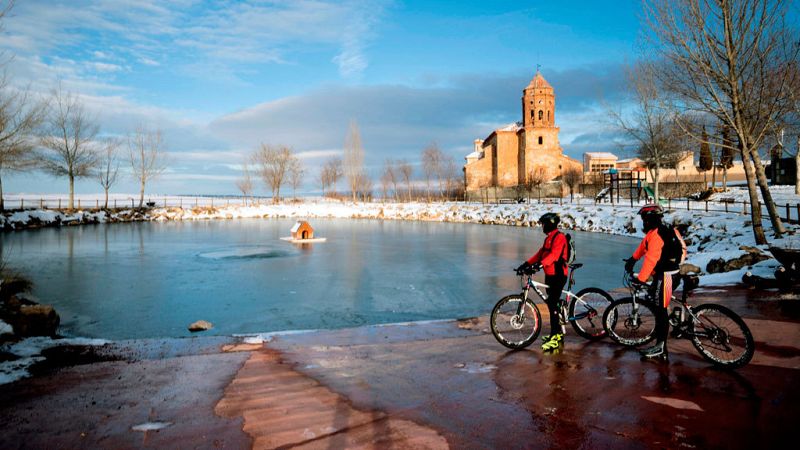 Nieve en Cantábrico y Pirineos y viento en Baleares y Gerona