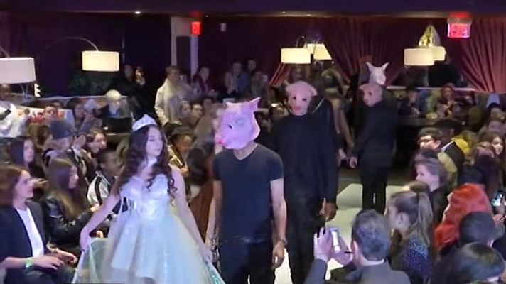 Informativo 24h - Un desfile de la Semana de la Moda de Nueva York denuncia los abusos sexuales