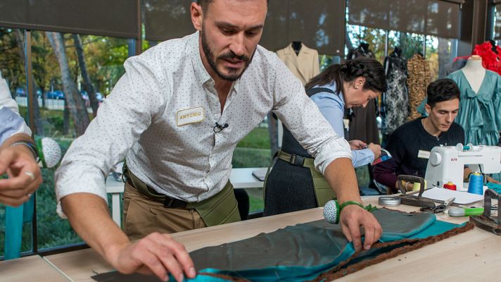 Maestros de la costura - Antonio manda a Alicia a coser y callar