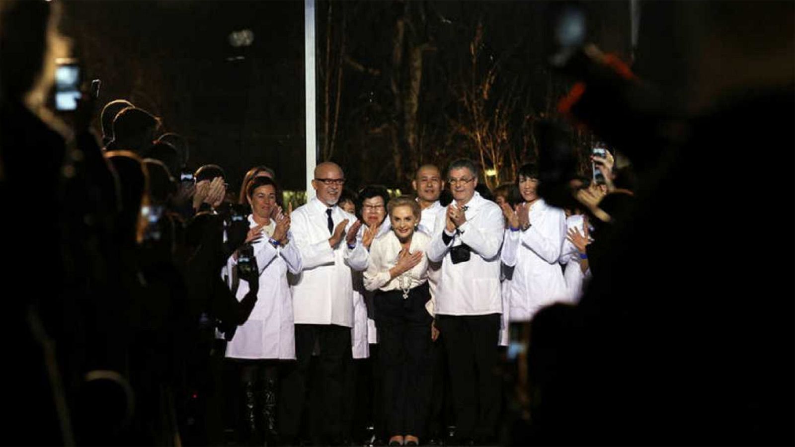 Carolina Herrera cuelga las tijeras | Ver