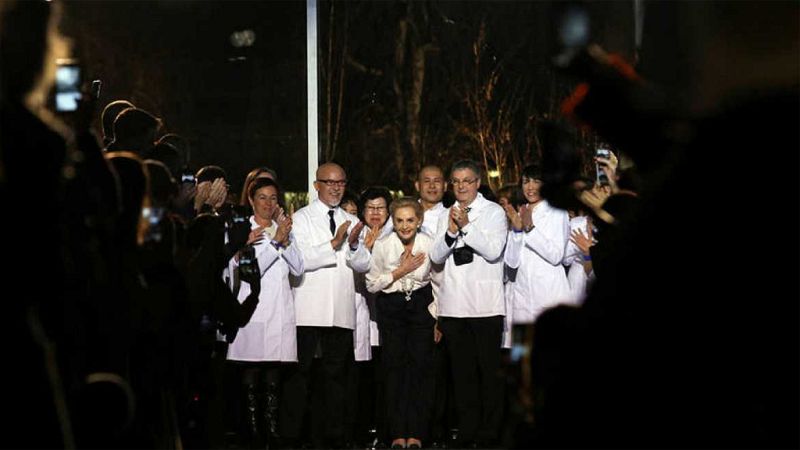 Carolina Herrera cuelga las tijeras | Ver