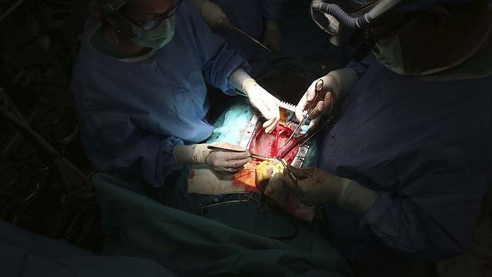 Telediario 1 - Holanda aprueba una ley para convertir en donantes de órganos a todos sus ciudadanos mayores de 18 años