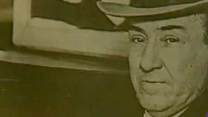 Un libro homenajea a Antonio Machado con su último verso: "Estos días azules y este sol de la infancia"