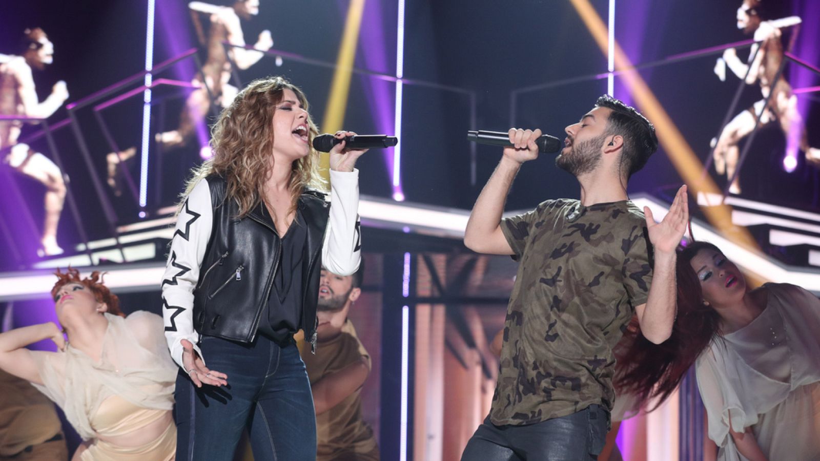 Operación Triunfo - Miriam y Agoney cantan 'Running' en la Gala Fiesta de OT