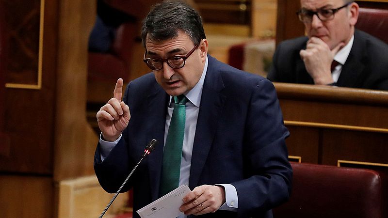 Rajoy pide al PNV que trabaje para "consolidar los tiempos mejores" que vive Euskadi sin ETA