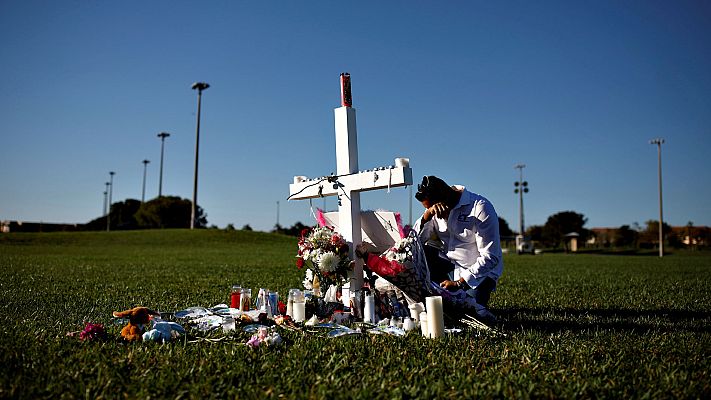 Telediario 1 - El FBI admite que cometió un error al no hacer un seguimiento del tirador de Florida tras una denuncia