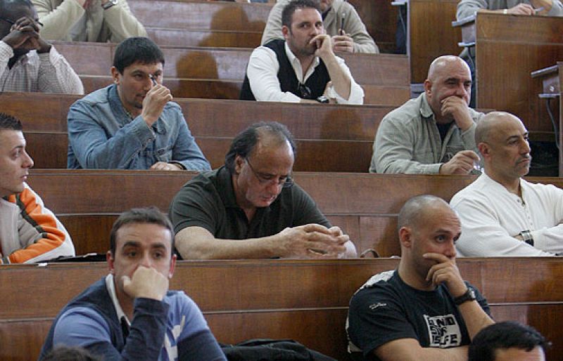 La Comunidad de Madrid examina a los porteros de discoteca | Ver