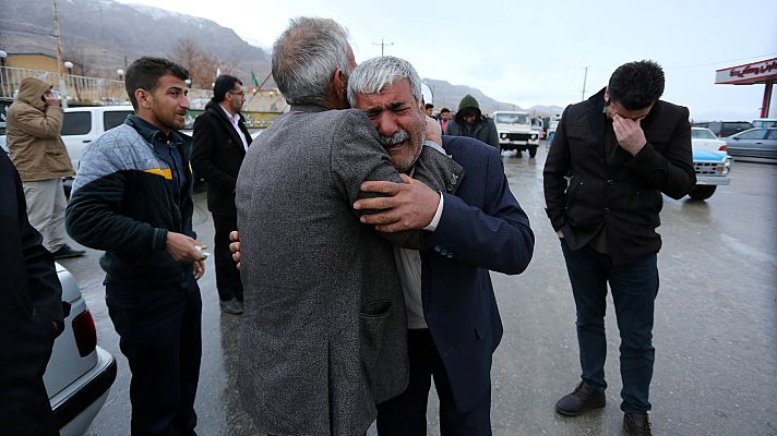 Telediario 1 - Se estrella un avión en Irán con 66 personas a bordo