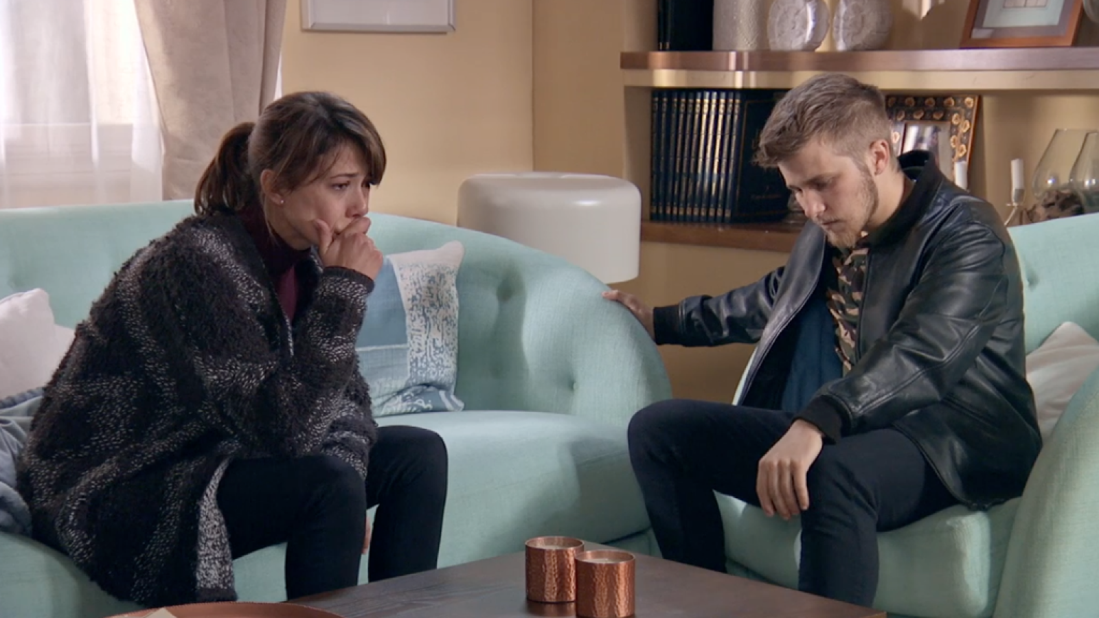 Servir y Proteger - Jairo le cuenta toda la verdad a Alicia