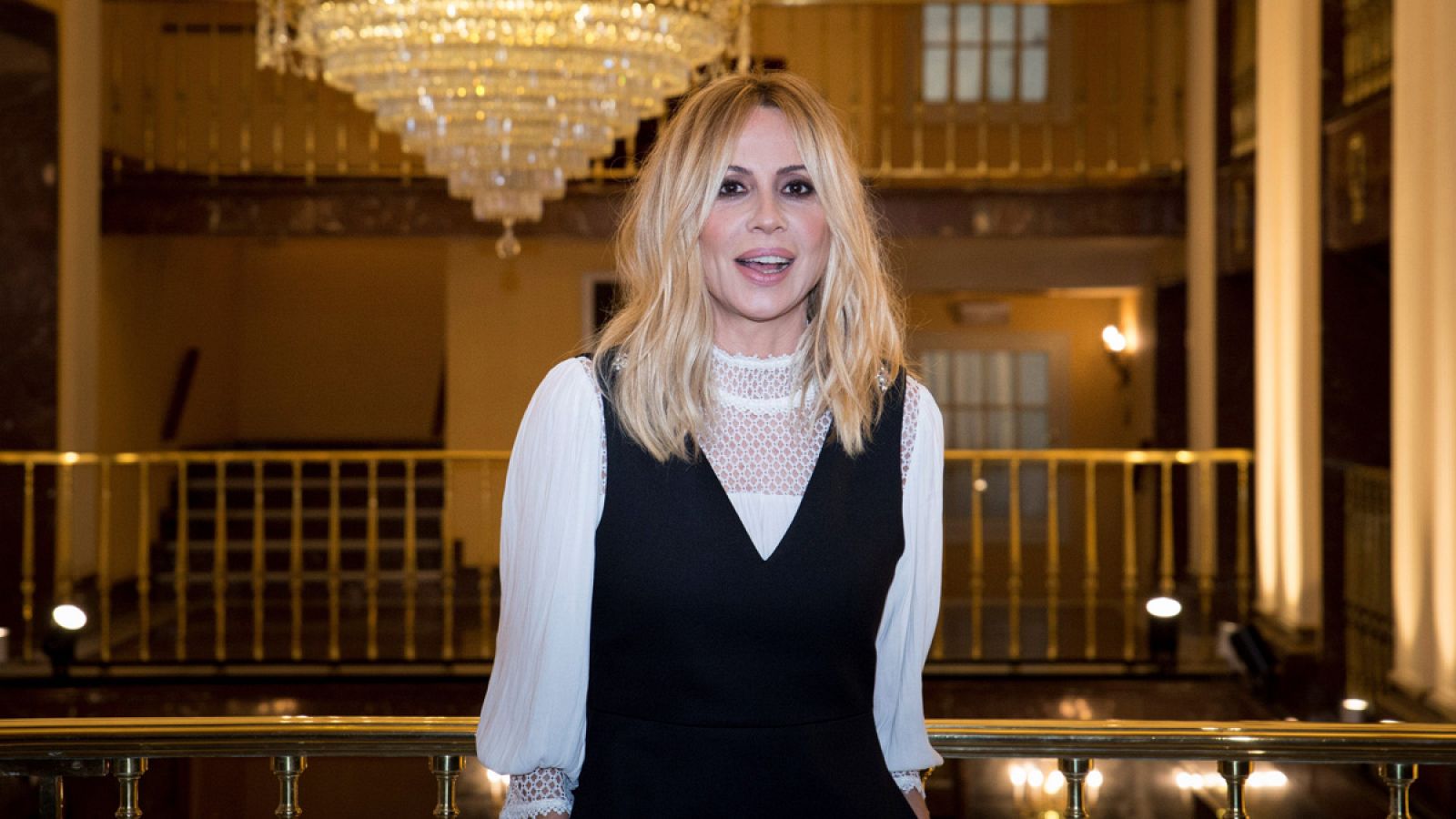 La versión del himno de España de Marta Sánchez desata una batalla política entre halagos y críticas