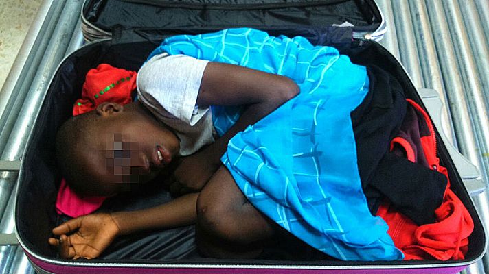 Telediario 1 - Adou asegura que fue una mujer marroquí quien lo introdujo en una maleta en la frontera entre Ceuta y Marruecos