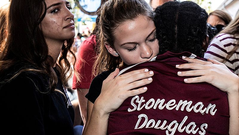 Tiroteo en Florida: El policía que vigilaba el instituto de Parkland no entró para detener al agresor