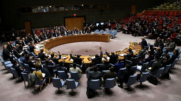  - El Consejo de Seguridad de la ONU aprueba por unanimidad pedir una tregua de 30 días en Siria