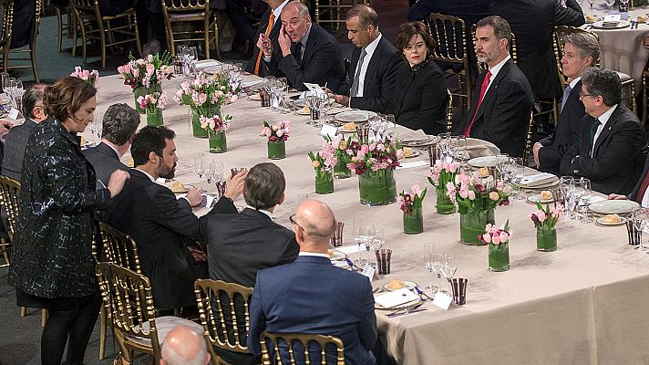 Telediario 1 - El rey llama a la cooperación para conservar el éxito del Mobile World Congress en Barcelona