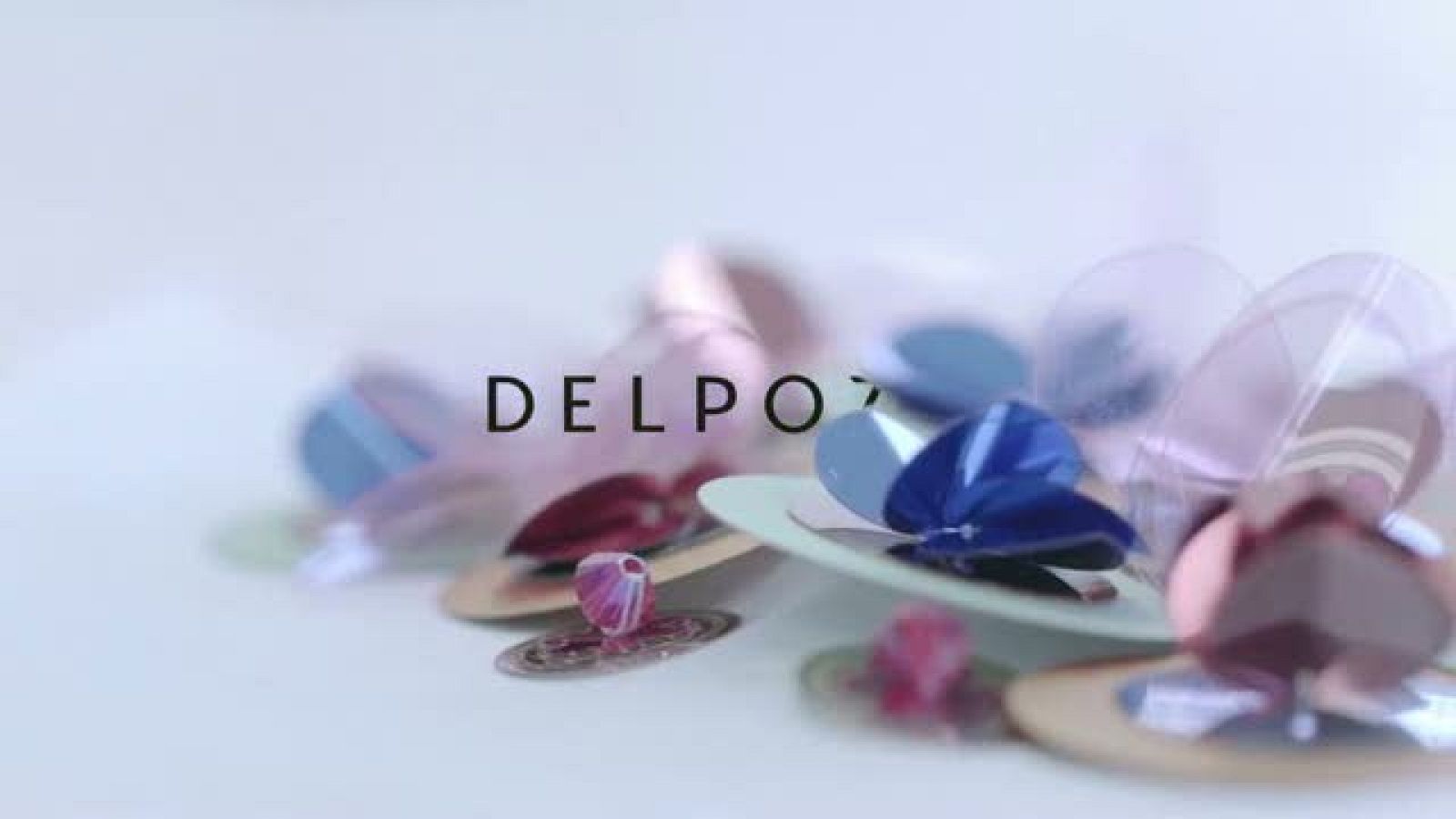 Vídeo de la casa Delpozo que muestra el proceso creativo de su colección de otoño e invierno 2018/19 presentada en Londres. | Ver